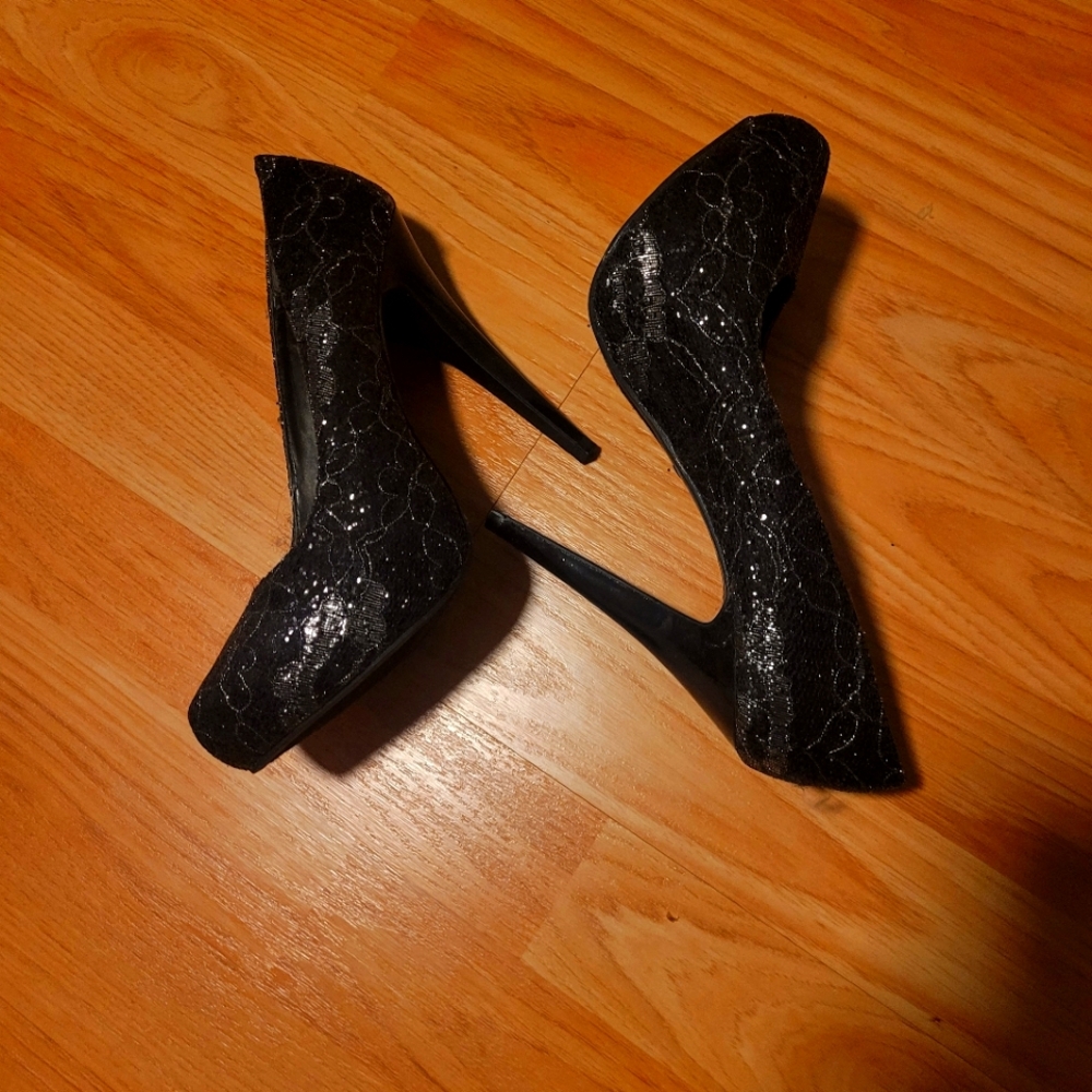 Women's black and silver pumps